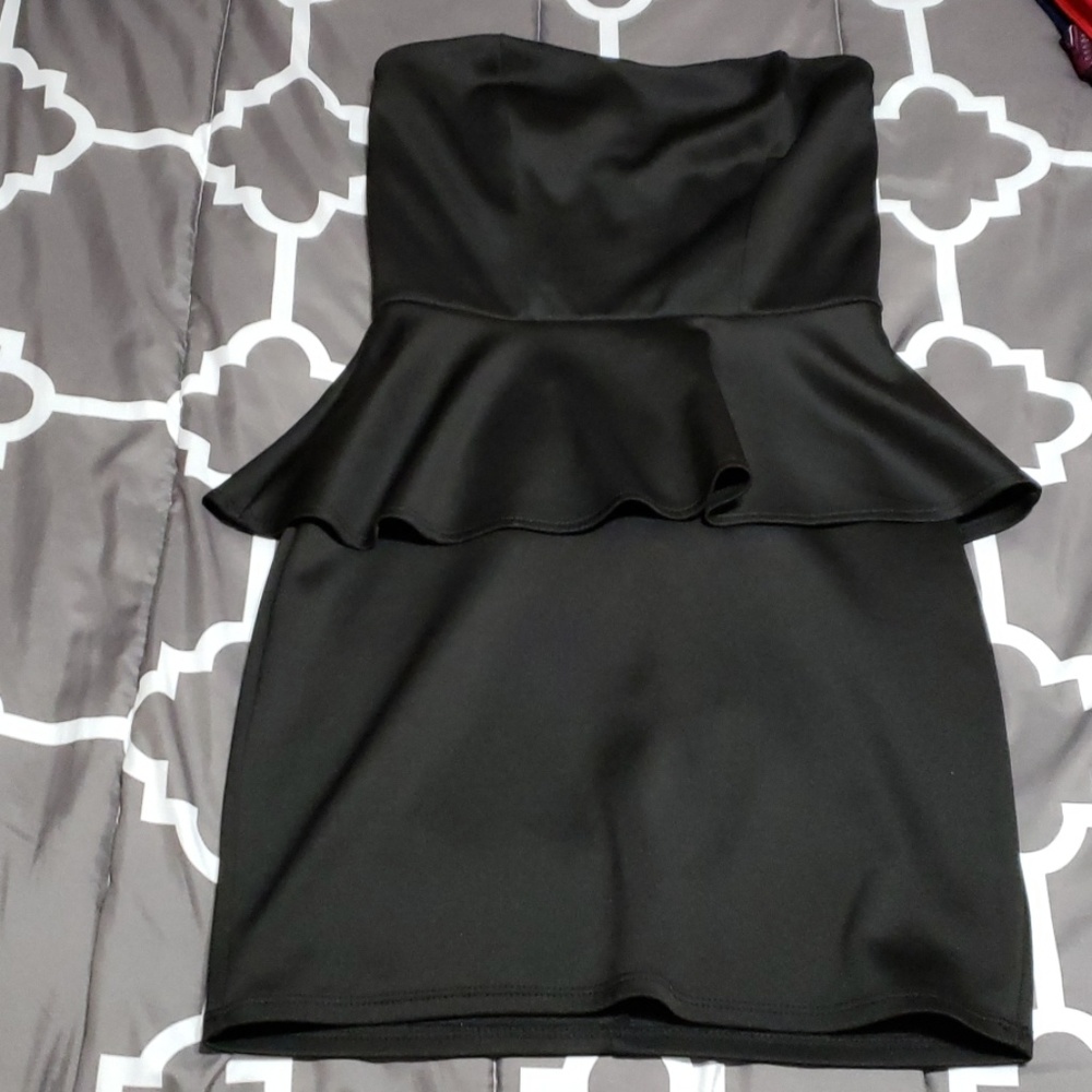 *MAKE OFFER* strapless dress